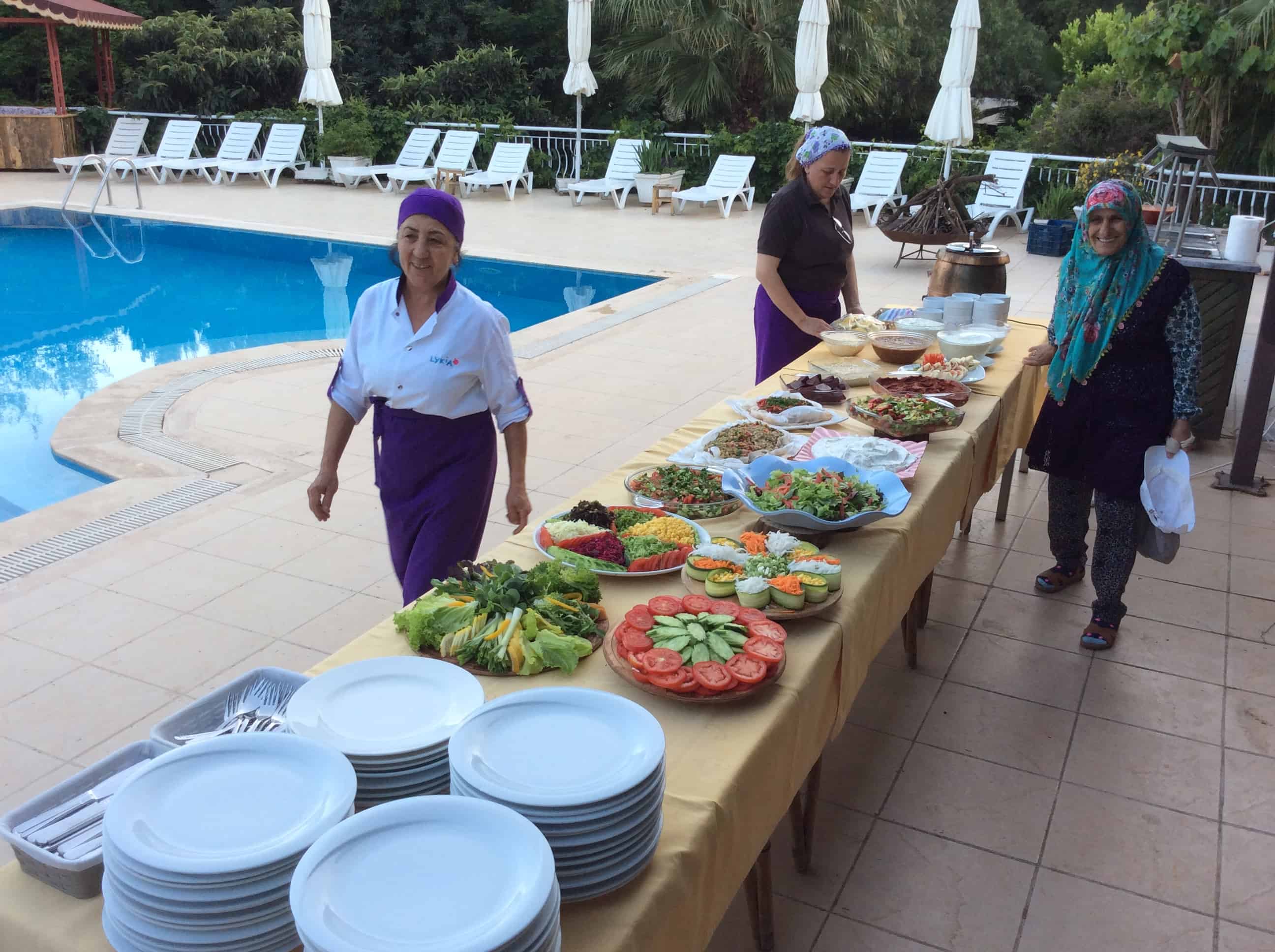 Yoga an der lylischen Küste, Buffet im Lykia