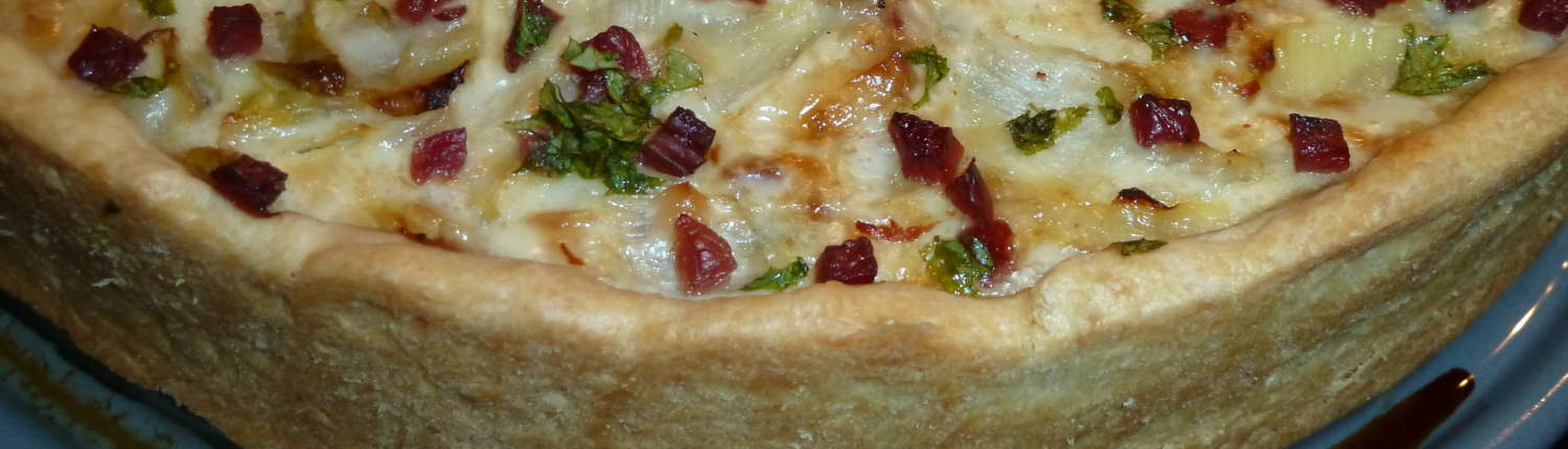 Runde Chicoree-Quiche mit Speck und Petersilie