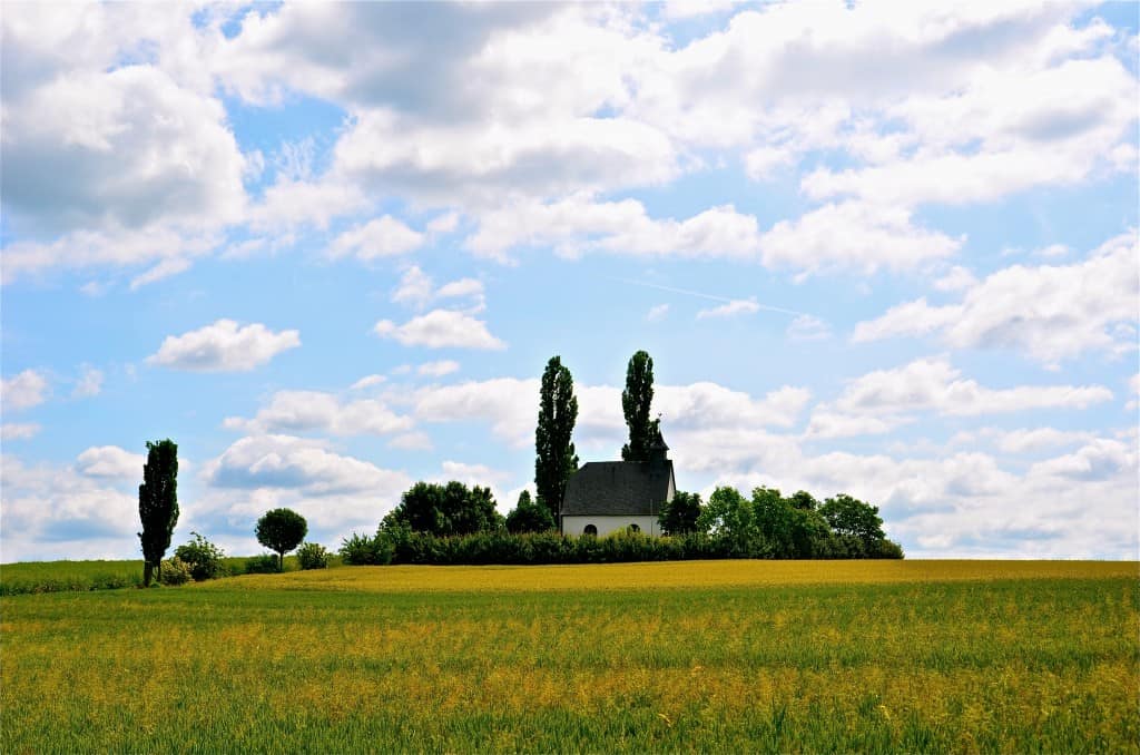 Heilig-Kreuz-Kapelle Mertloch mit Raps