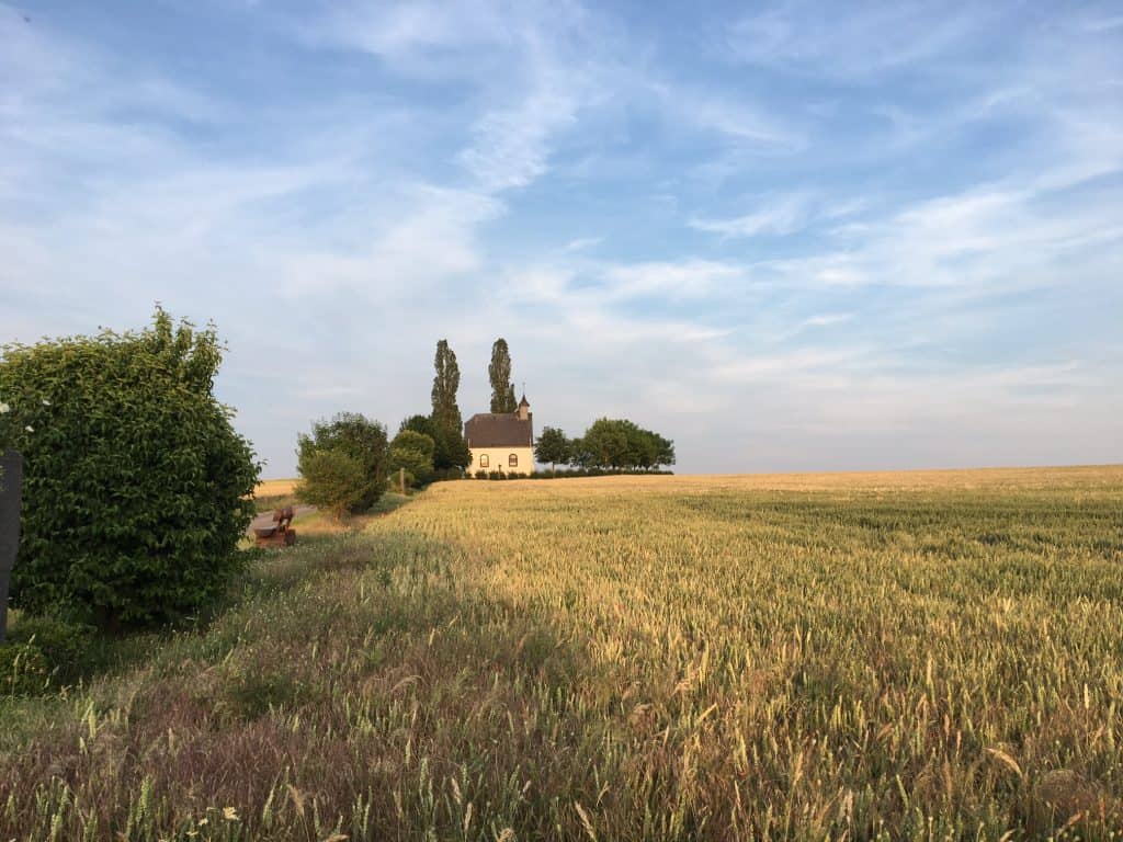 Heilig Kreuz Kapelle Mertloch im Sommer