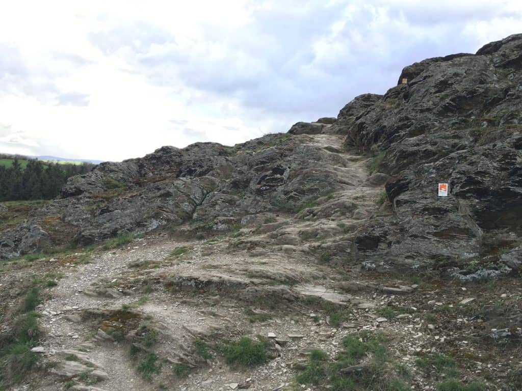 Steiler Felsenweg am Nette-Schieferpfad
