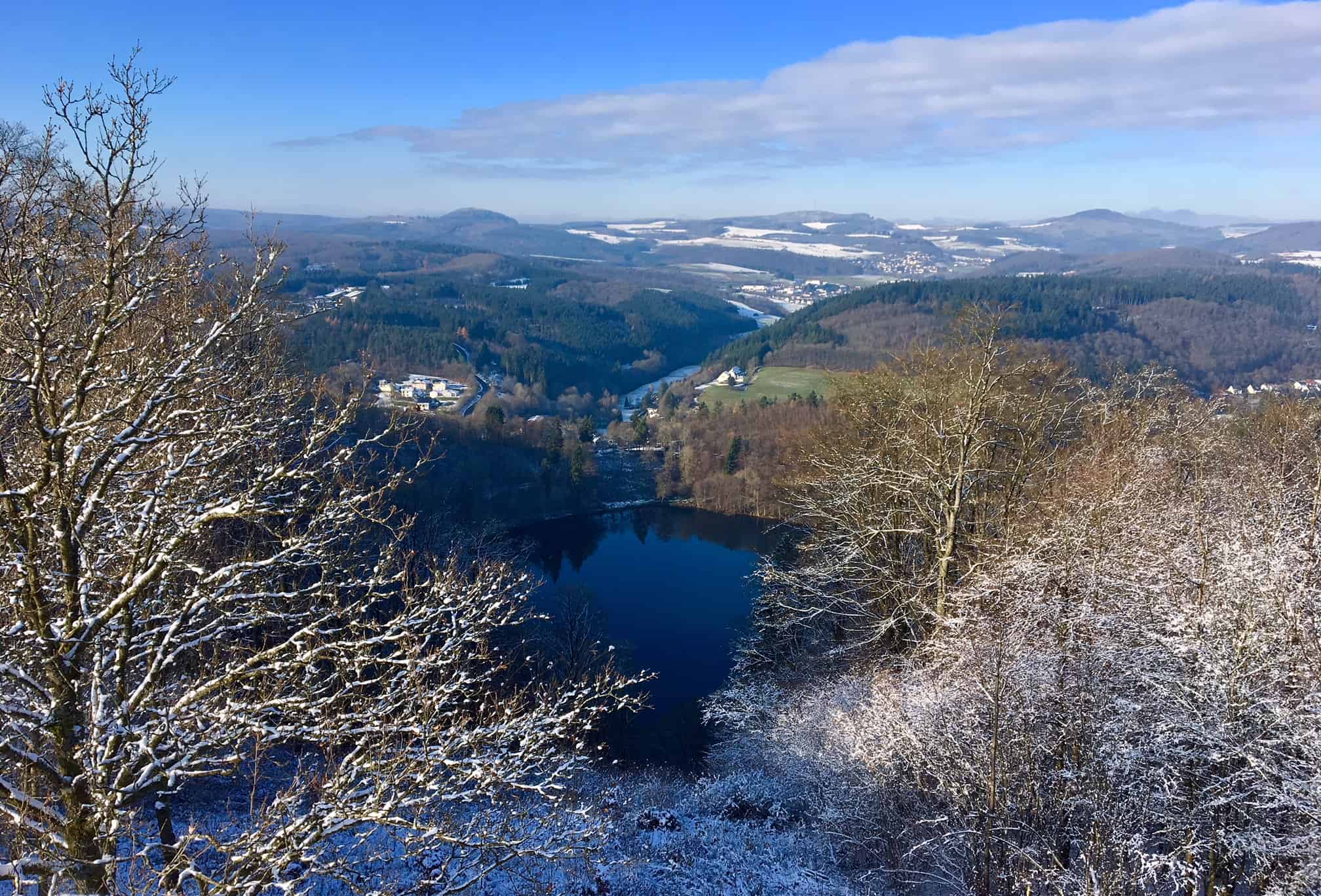 Ein Traum in Weiß - die Dauner Maare im Winter