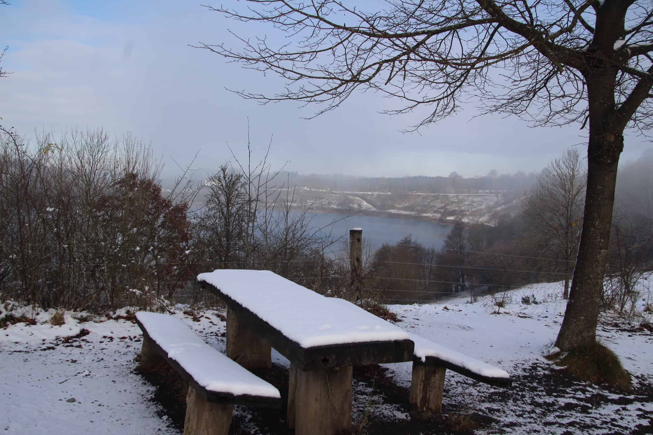 Ein Traum in weiß - die Dauner Maare im Winter