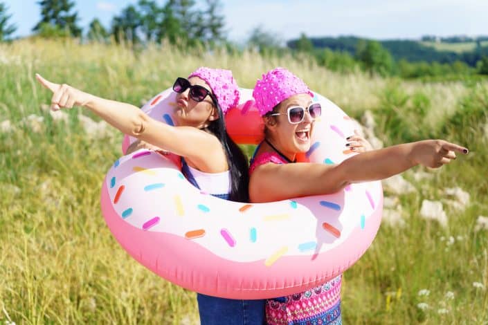 Weibsbilder Malle-Diven "Die Weibsbilder"- tolles Comedy-Duo aus der Eifel, zwei Frauen mit Schwimmring und Badekappe