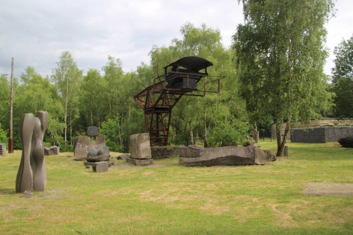 Mayener Grubenfeld, Steinskulpturen Mayener Grubenfeld