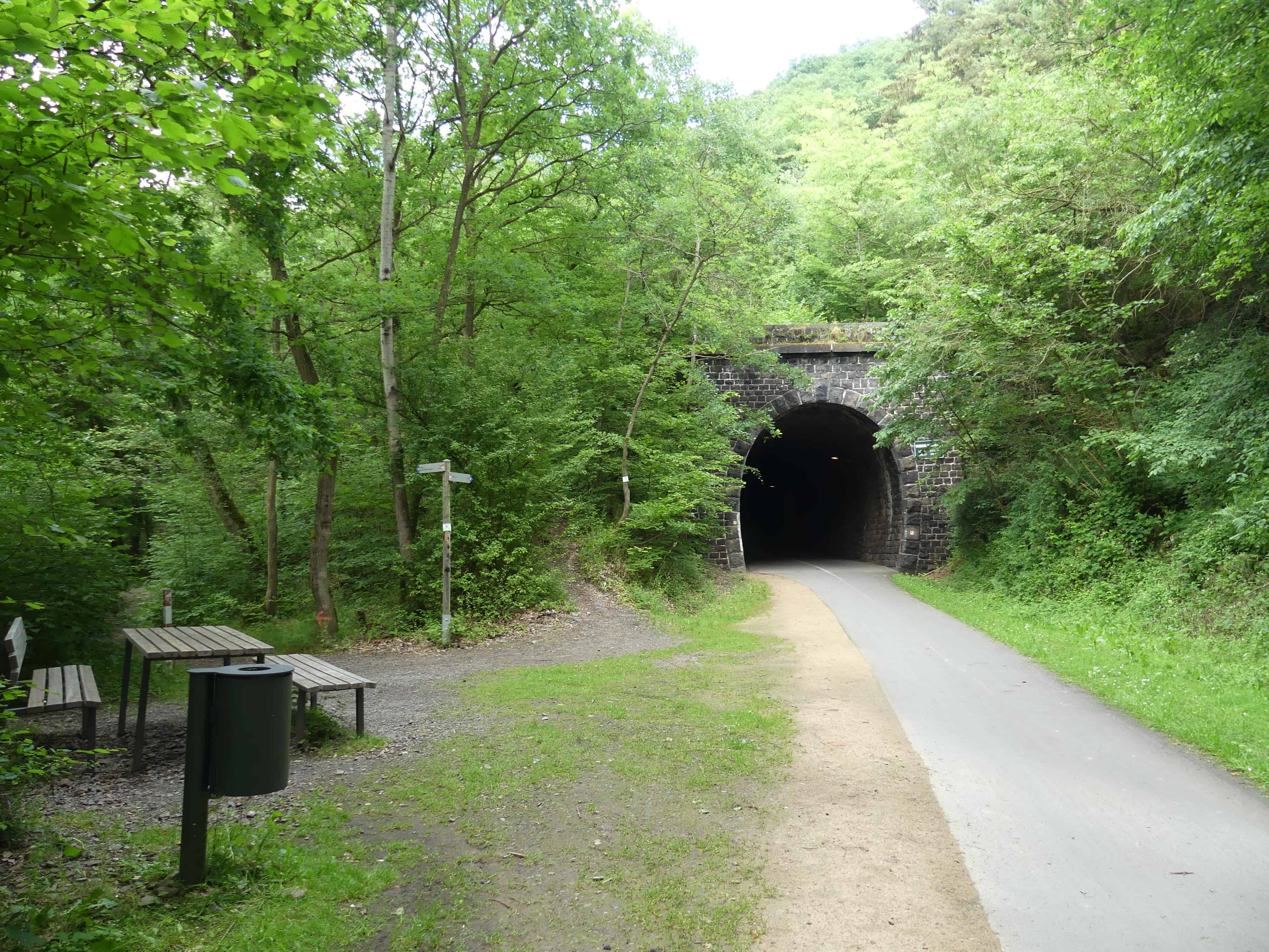 Der Maifeld-Radweg - Landschaft aktiv erleben,Maifeld-Radweg Tunnel