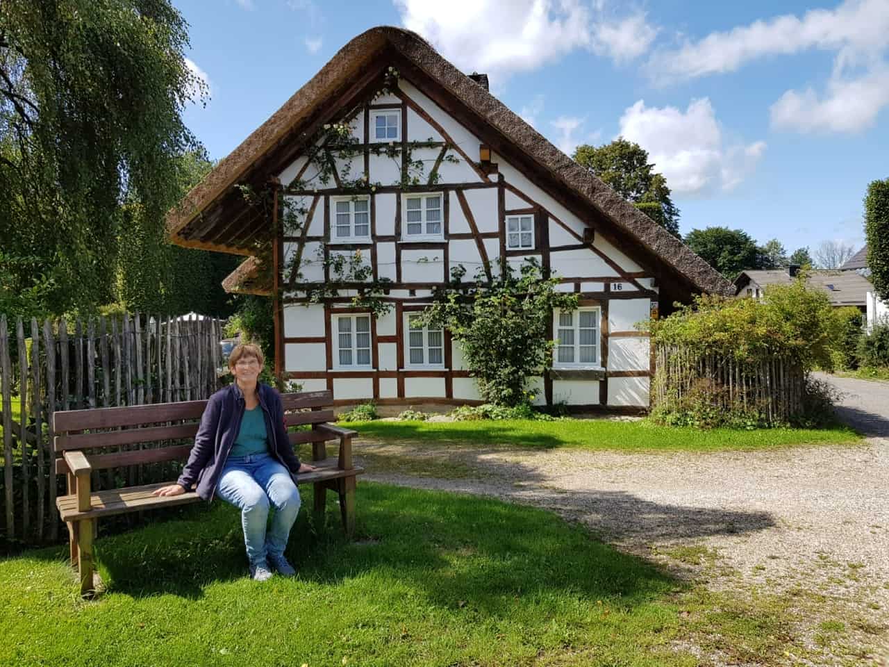 Hecken, Fachwerk, Moor und See-Kurztrip durch die Nordeifel,Heckenweg in Höfen