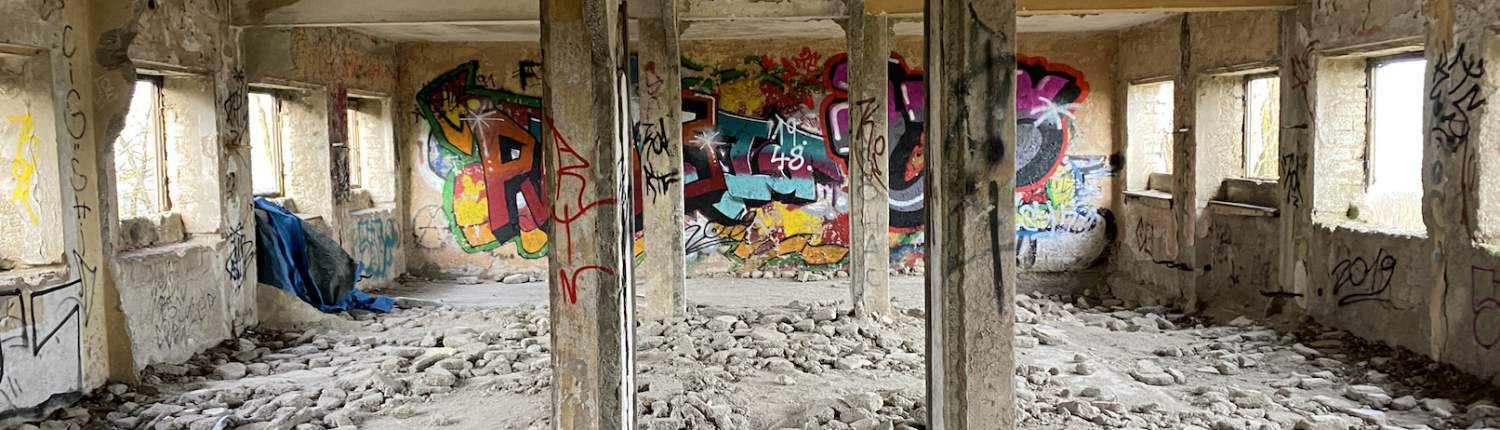 Lost Place in der Eifel, Fotoshooting in der ehemalige Heimschule, verfallenes Gebäude