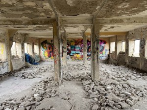 Lost Place in der Eifel, Fotoshooting in der ehemalige Heimschule, verfallenes Gebäude