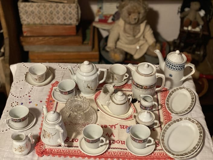 Teddybär und Kaffeeservice