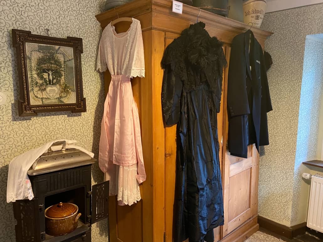 Alte Maifelder Hochzeitstracht
