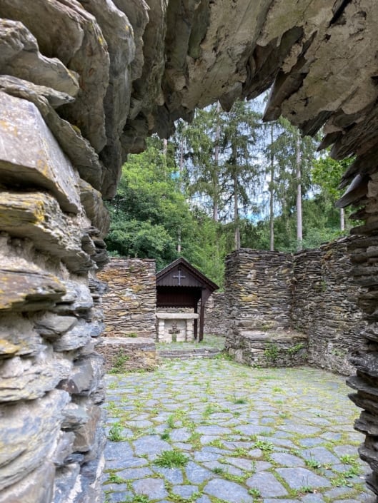 Verstecktes Juwel - Die Klosterruine Mädburg,Klosterruine Mädburg, innen