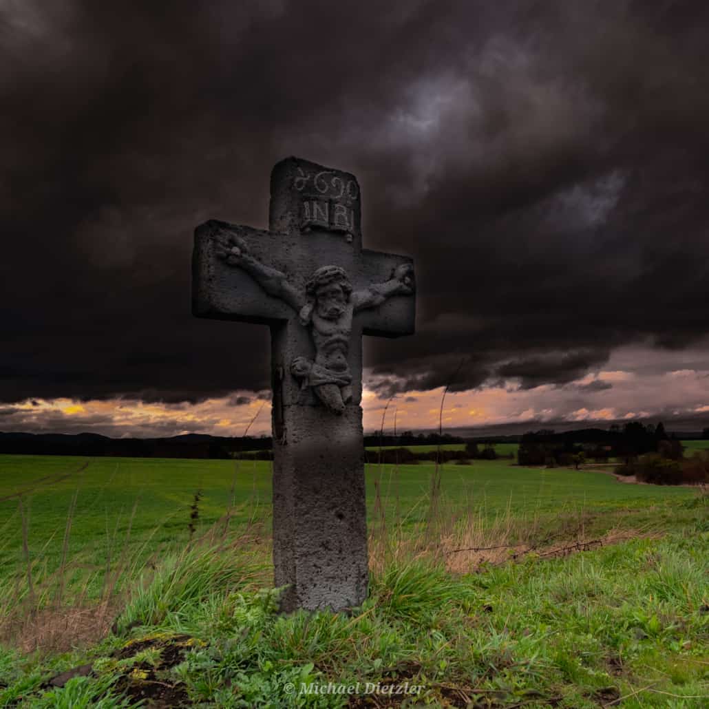 Mystisch und fotogen - Basaltkreuze in der Osteifel, Foto Michael DIetzler