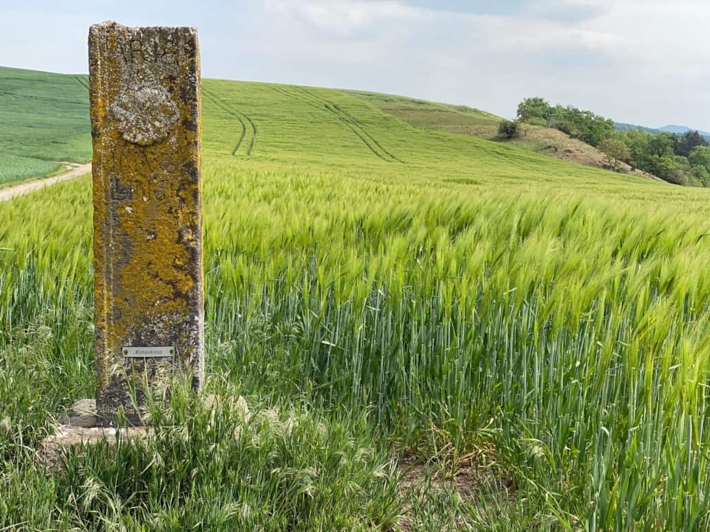 Mystisch und fotogen - Basaltkreuze in der Osteifel,Reste des Klosenkreuzes bei Welling
