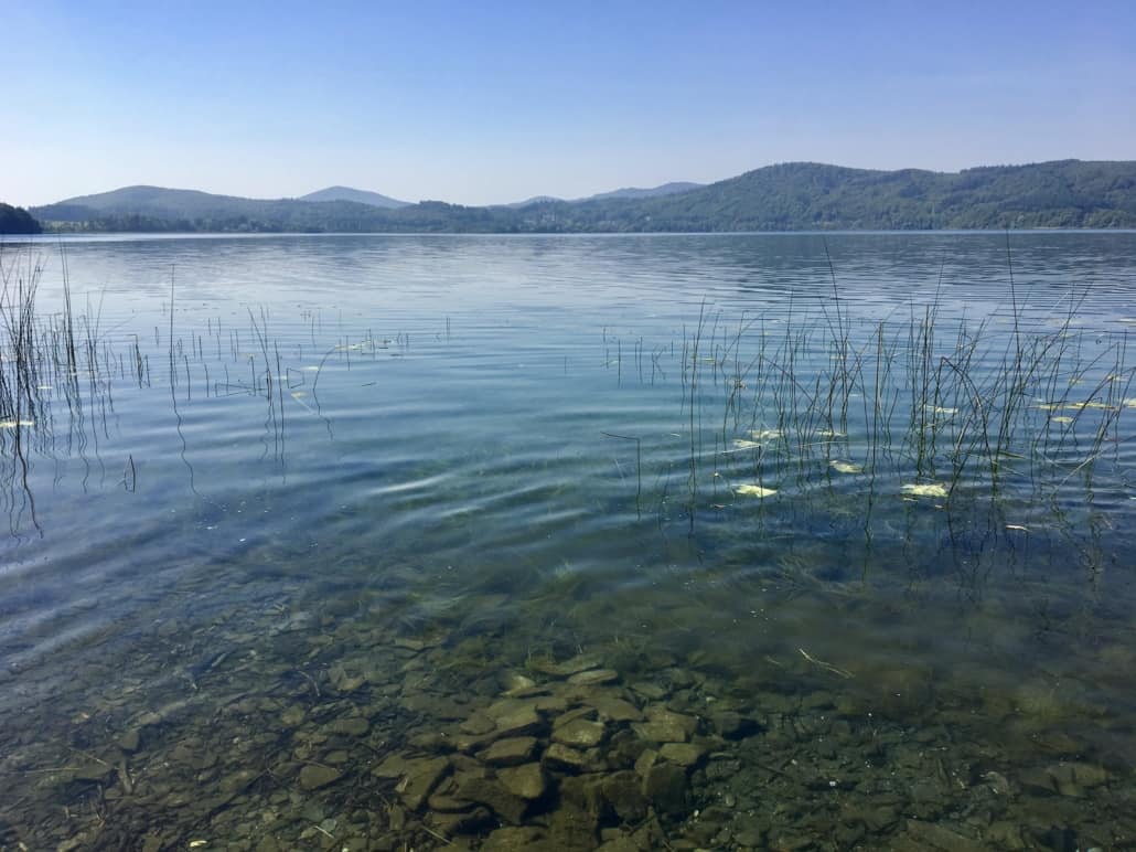 Osteifel-Highlight: Wandern um den Laacher See, See