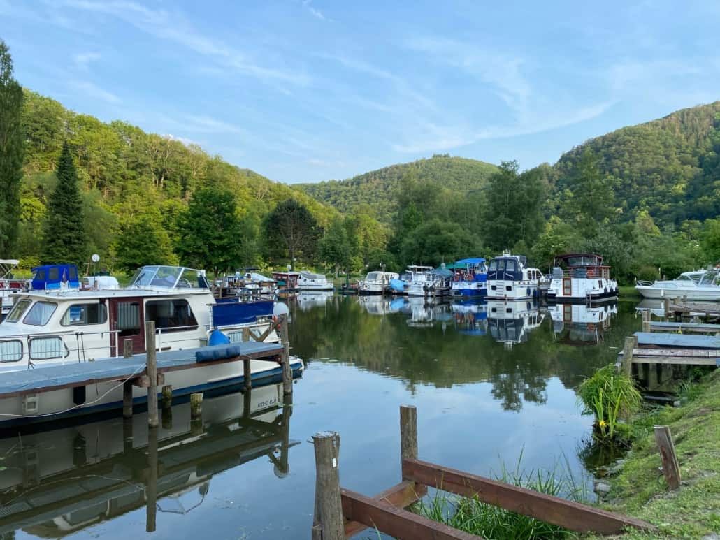 Traumhaft schön-Hausboofahrt auf der Lahn, Hafen Hollerich