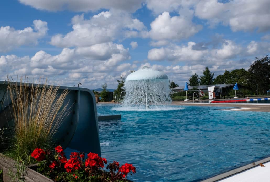 Baden in der Eifel - Das Panorama-Schwimmbad in Münstermaifeld