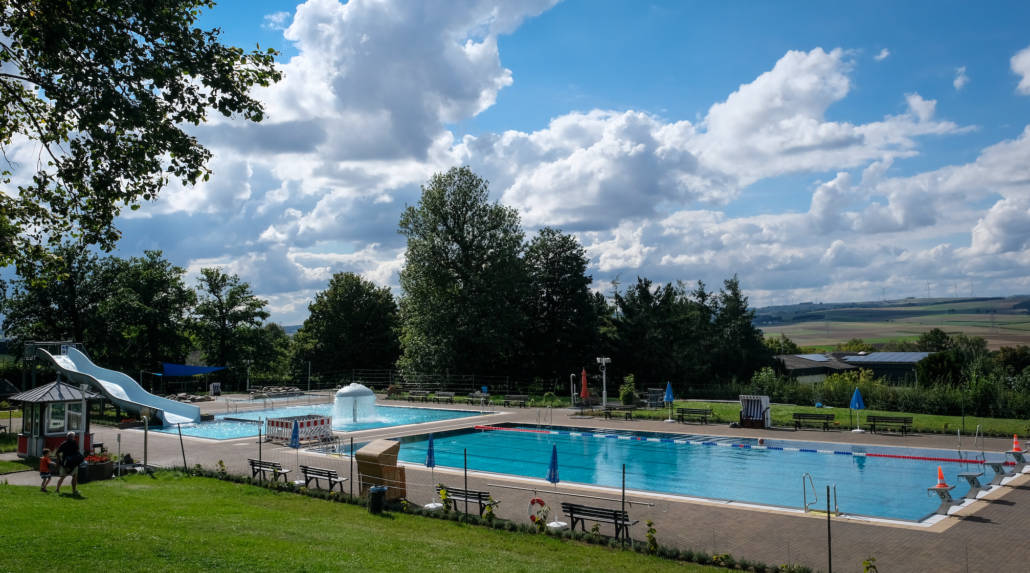 Baden in der Eifel - Das Panorama-Schwimmbad in Münstermaifeld